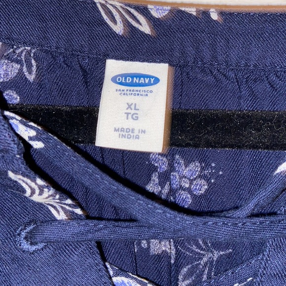 Old navy woman’s floral dress - Picture 3 of 4